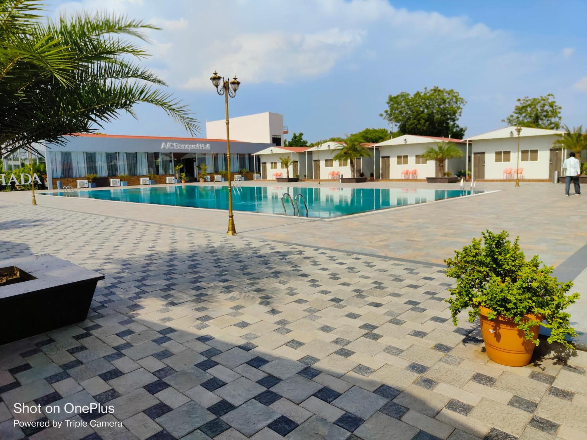 Vss Lawns & Resorts Llp Shahada Extérieur photo