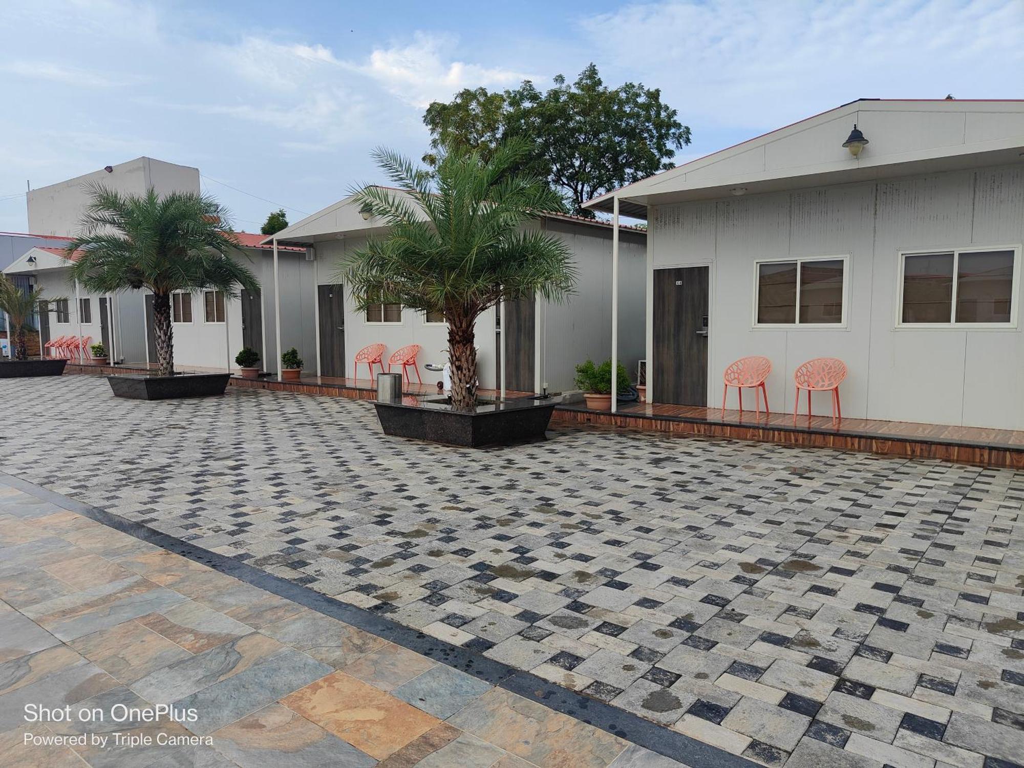 Vss Lawns & Resorts Llp Shahada Extérieur photo